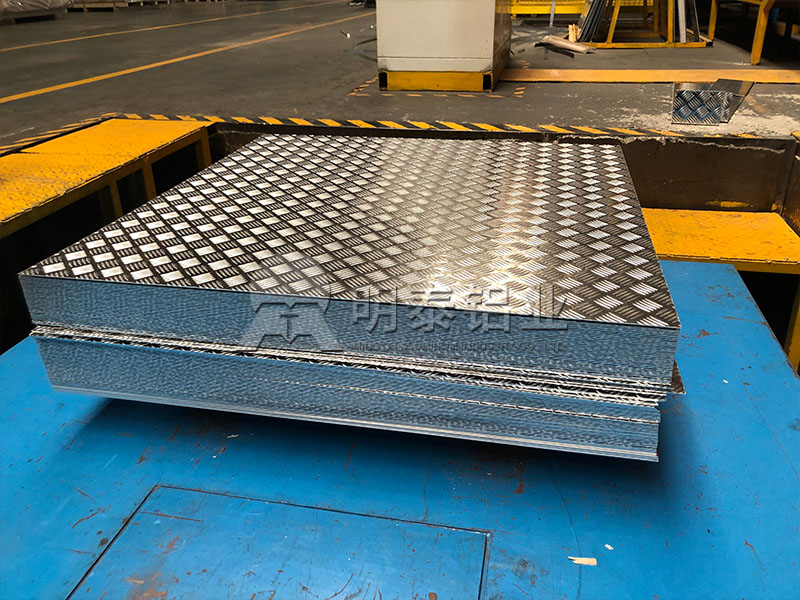 小五條筋花紋鋁板-1060/1100/3003/5052花紋板定制生產